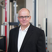 塑膠產業經理暨產業專家 Helmut Fahrenholz  - 測定摩擦係數的試驗機（COF試驗機）
