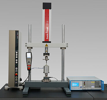 Preskušanje solenoida z elektromehanskim servo preskusnim aktuatorjem