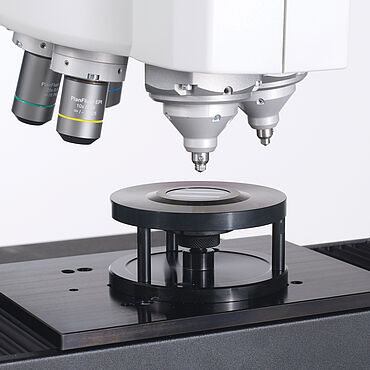 Hardness tester for low-load and micro hardness ranges: Specimen grip for testing embedded specimens